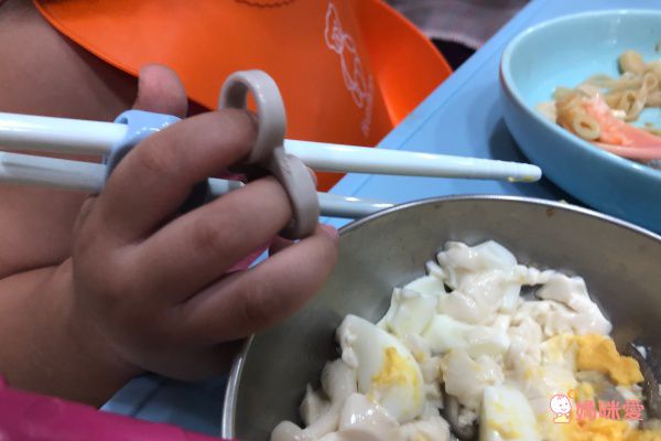 日本 Combi - 三階段彈力學習筷-右手-大象藍+贈學習筷環保收納袋