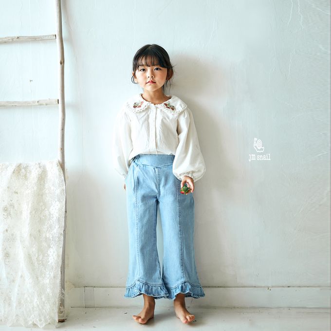 韓國 Jmsnail - 草莓刺繡領點綴澎澎袖襯衫-藍