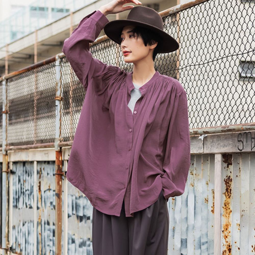 日本 COCA - 光澤感抓皺雪紡圓領長袖襯衫-紫