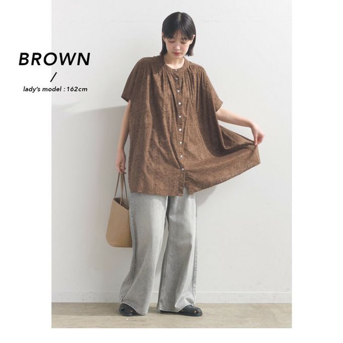 日本 OMNES - 100%棉 透膚感緹花短袖寬版襯衫-黑