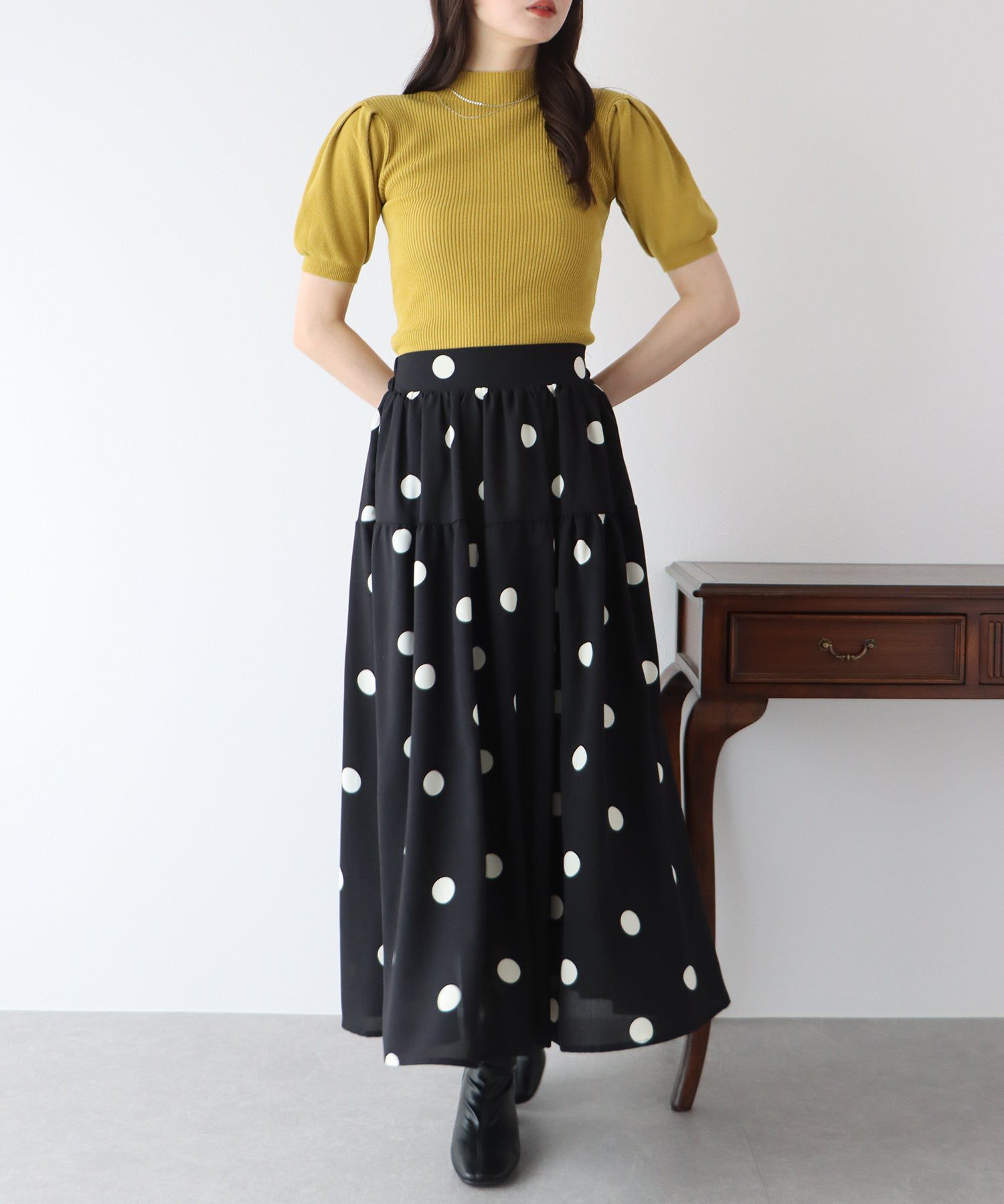 日本 BLUE EAST - 時尚波普點點修身長裙-黑