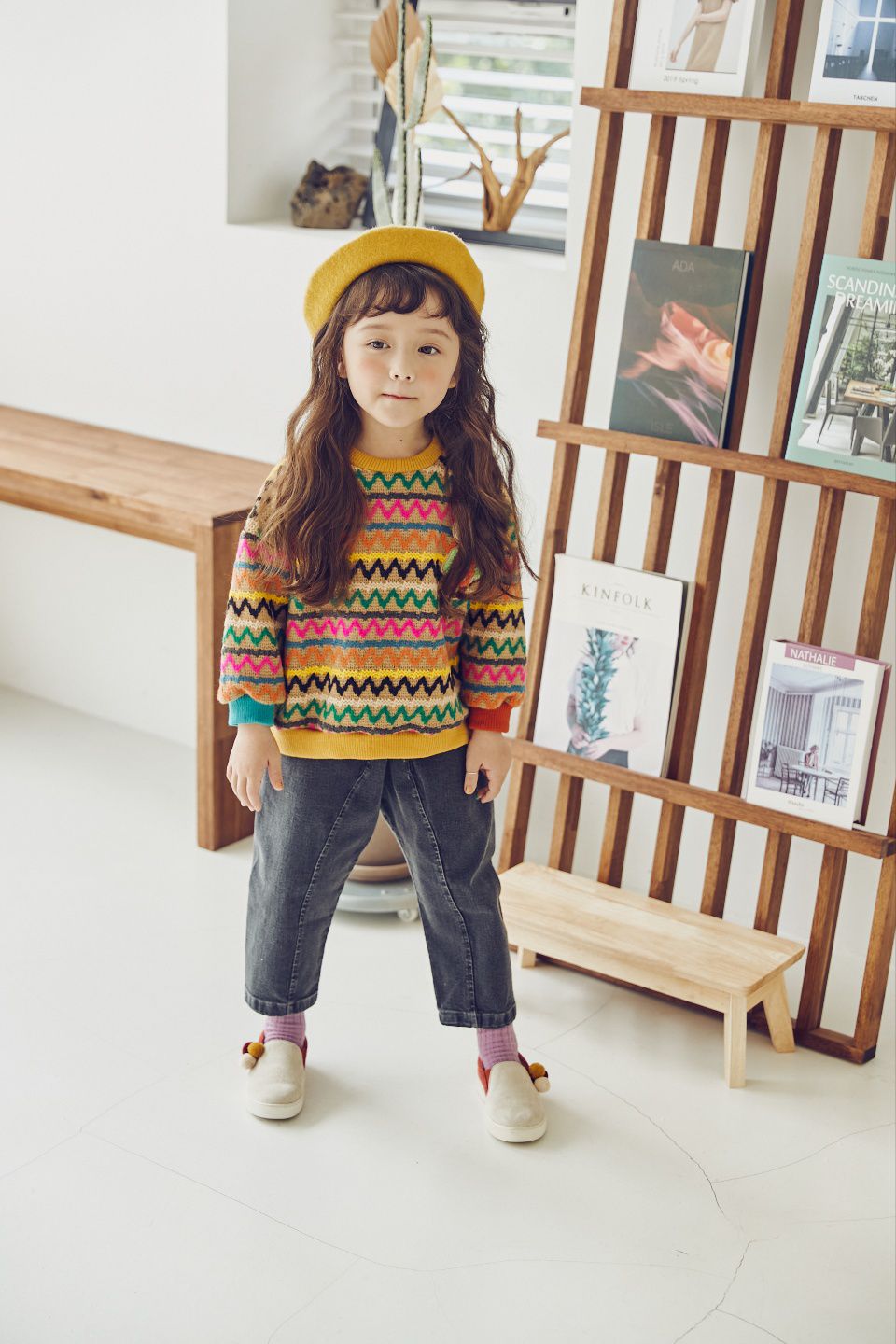 韓國 Mimico - 毛絨熊裝飾波浪紋針織上衣-卡其X黃