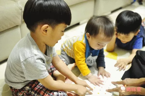 經典不敗幼幼互動書《小金魚逃走了》《好餓的毛毛蟲》《棕色的熊》