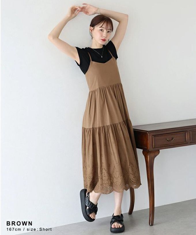 日本 BLUE EAST - 精緻雕花下擺迷人細肩帶洋裝-白