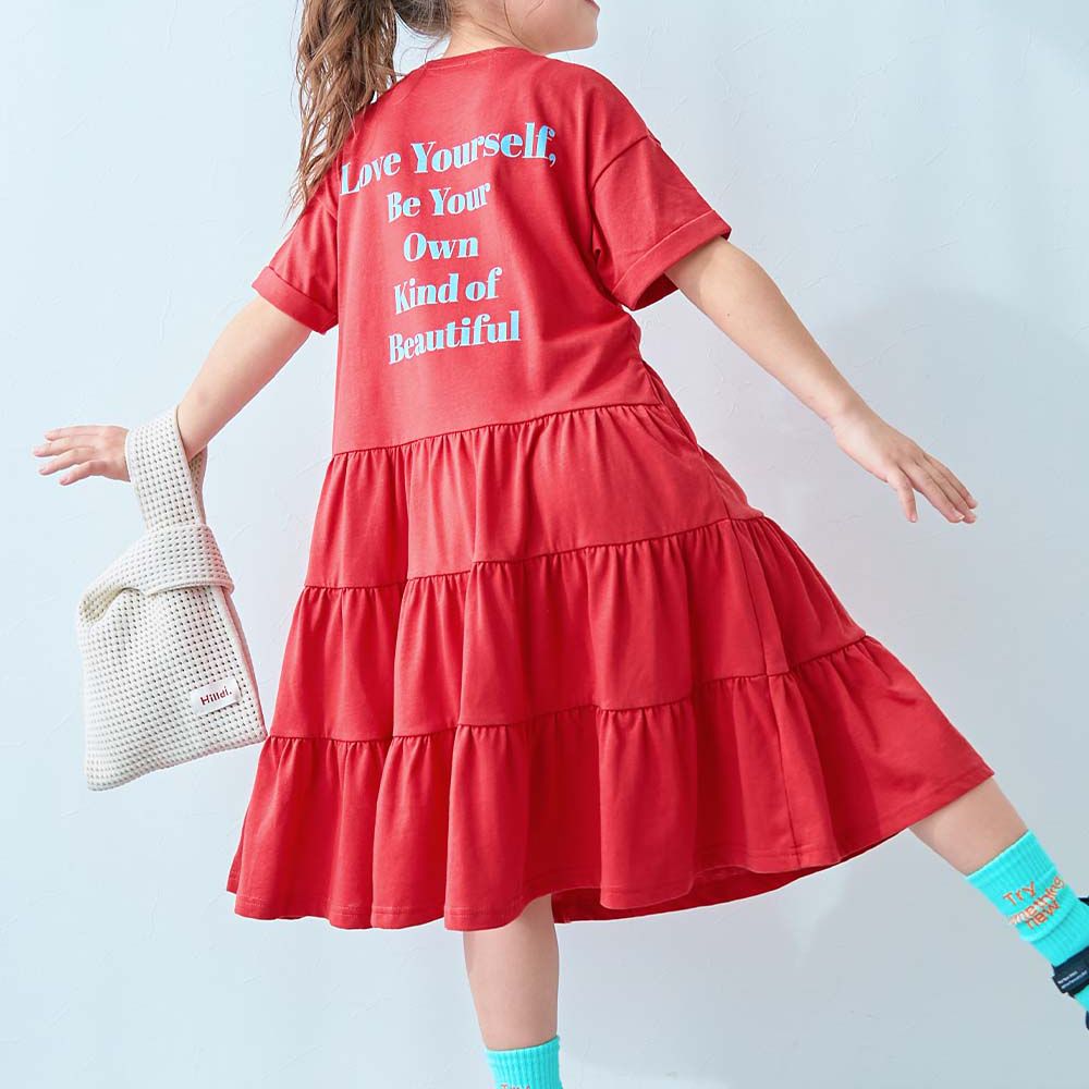 天竺棉舒適分層短袖洋裝-背後標語-紅