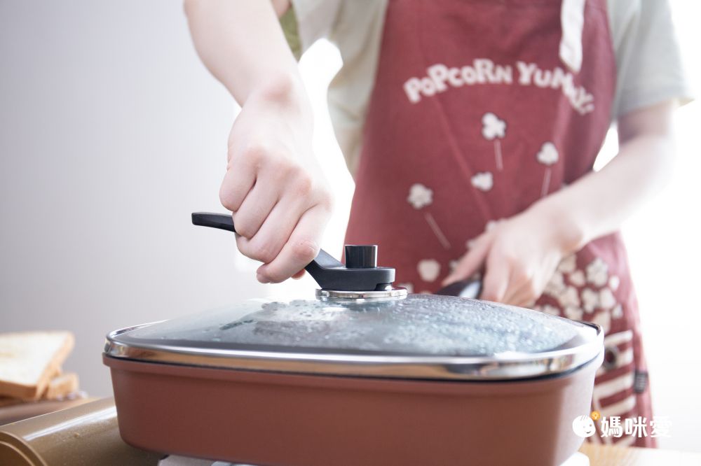 減少85%油煙！韓國製【SmileÜ 微笑出氣鍋】​加速料理時間