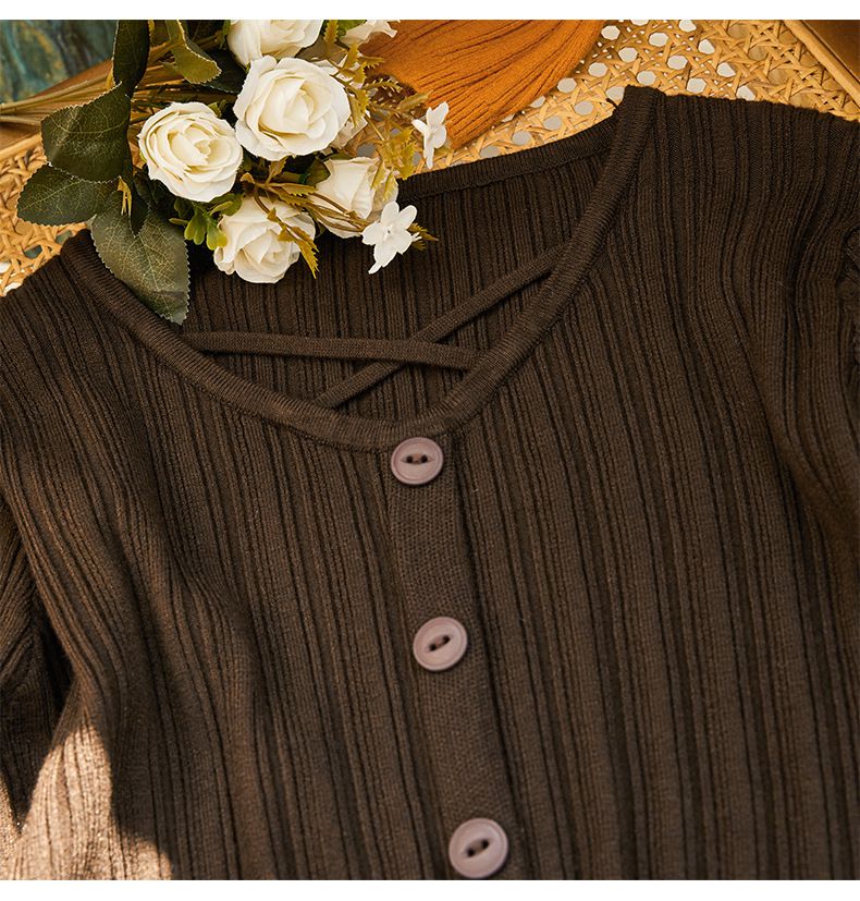 V領綁帶坑條長袖針織上衣-咖啡色