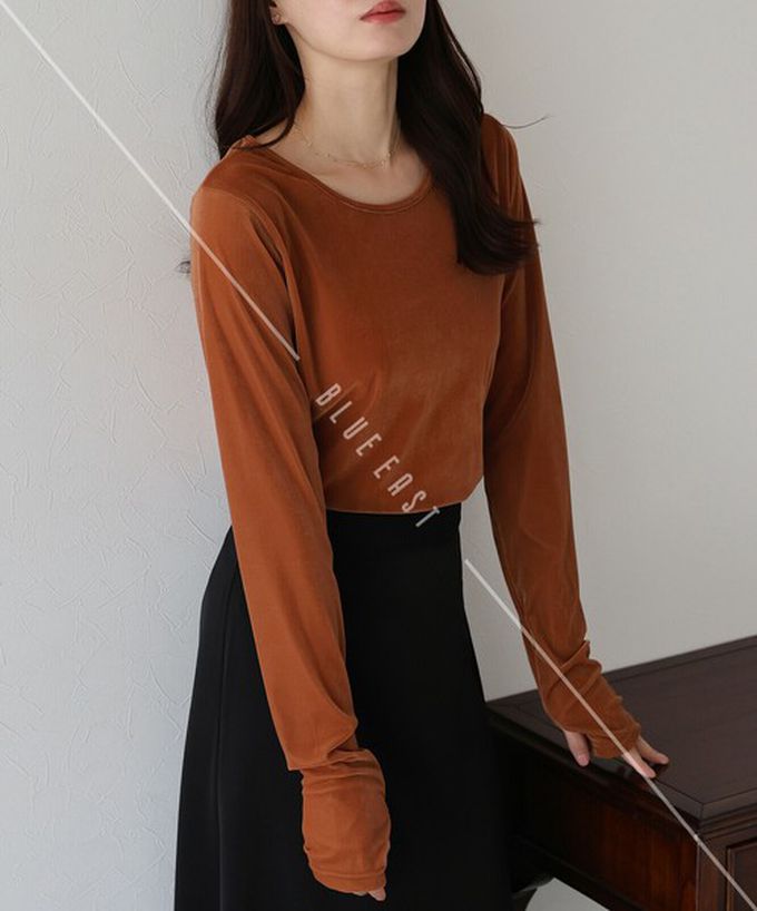 日本 BLUE EAST - 透明感光澤絨面船領長袖上衣-(指孔設計)-焦糖橘