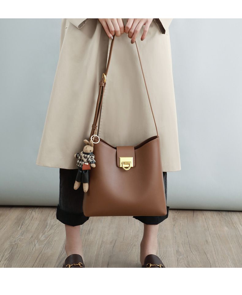 真皮時尚水桶包/單肩斜背包-棕色 (27.5x22.5x10.5cm)