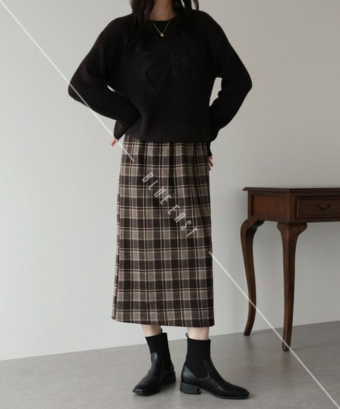 日本 BLUE EAST - 簡潔溫柔格紋後開叉合身長裙-黑x灰