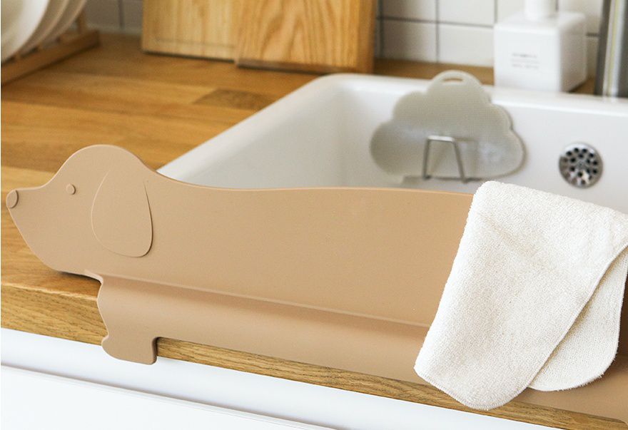 韓國 Daily Like - 矽膠吸盤擋水片-臘腸狗 (長50cm, 寬6cm, 高15.5cm)