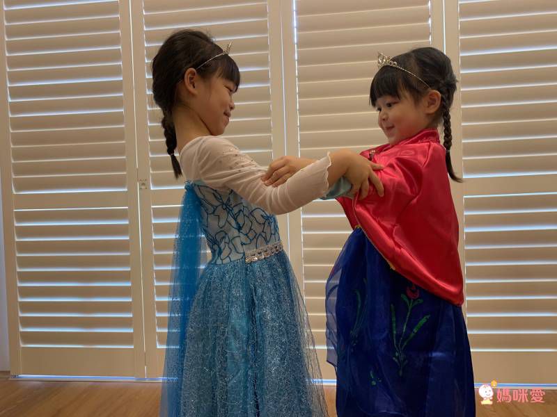 迪士尼英文新書來囉♥♥♥ 冰雪奇緣/海底總動員透過卡通人物加深孩子共讀的印象♬