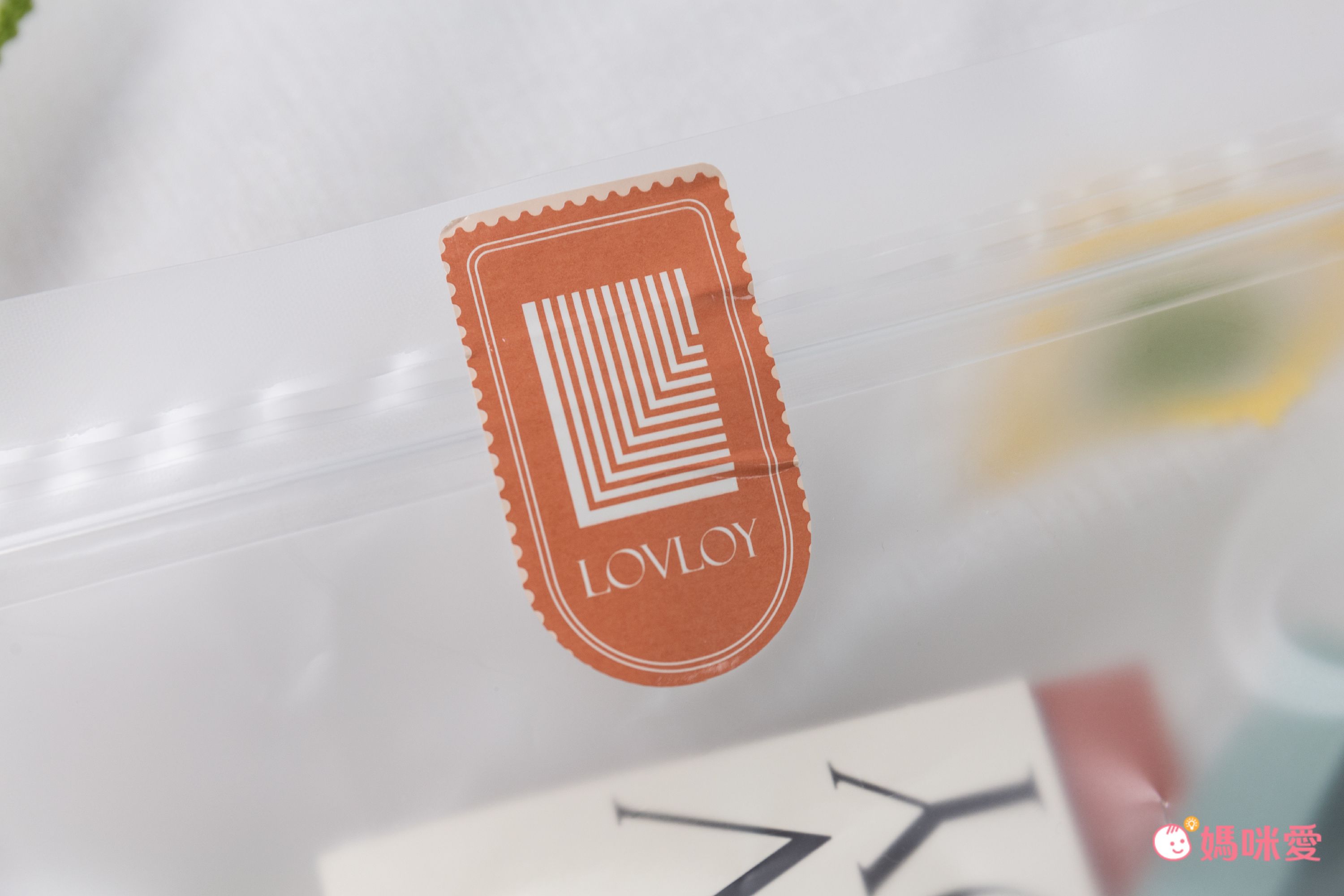 韓國 LOVLOY - 親膚無痕彈性內褲-黃膚