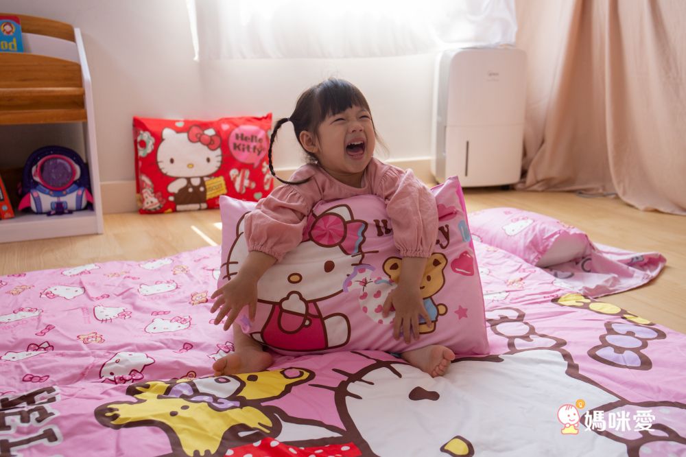 鴻宇 HongYew - Hello Kitty兒童標準型乳膠枕-甜蜜夥伴-粉色 (35x50x9 cm)