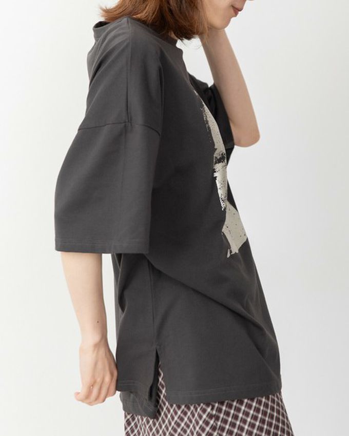 日本 gleam - 燙金光澤廓形寬版天竺棉短袖T恤-金x奶油杏