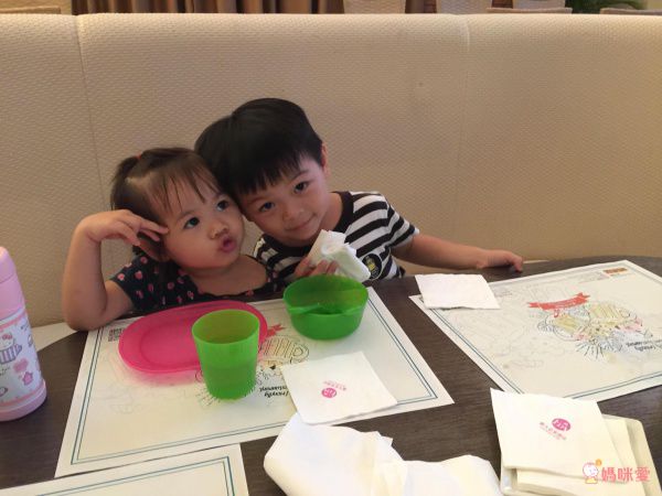 獨家方案3折起↘高雄義大皇家酒店｜2大2小直接升等家庭房