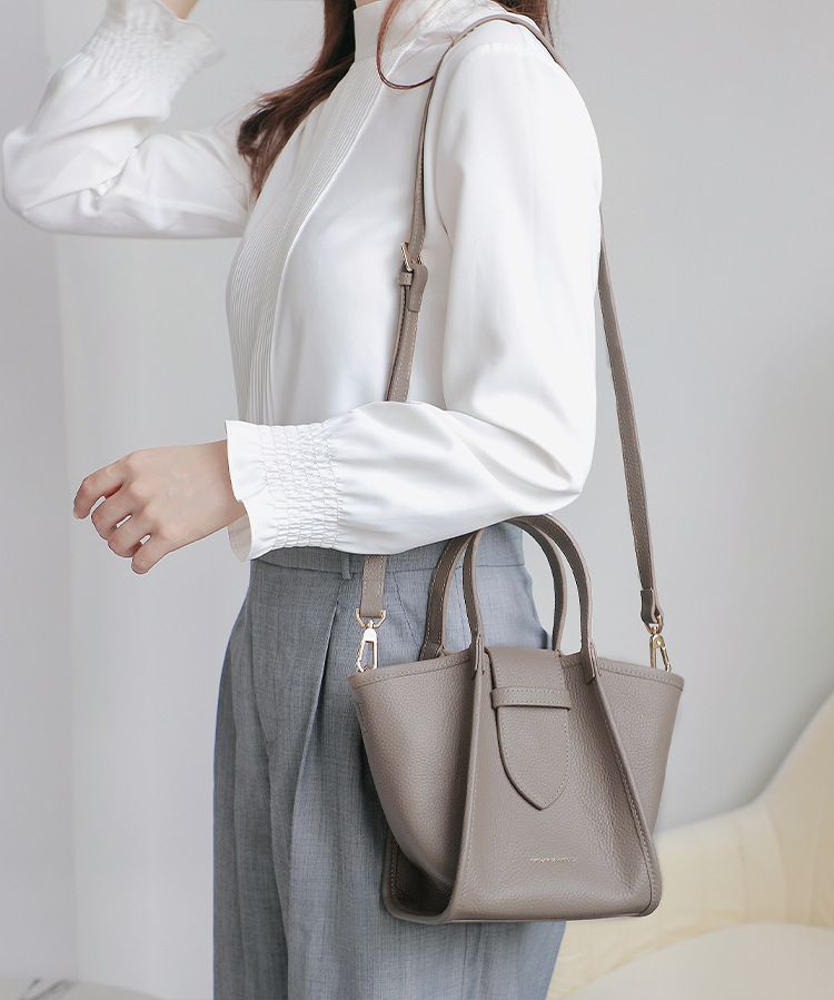 真皮斜跨翅膀包-附斜背帶-大象灰 (29x13x19cm)