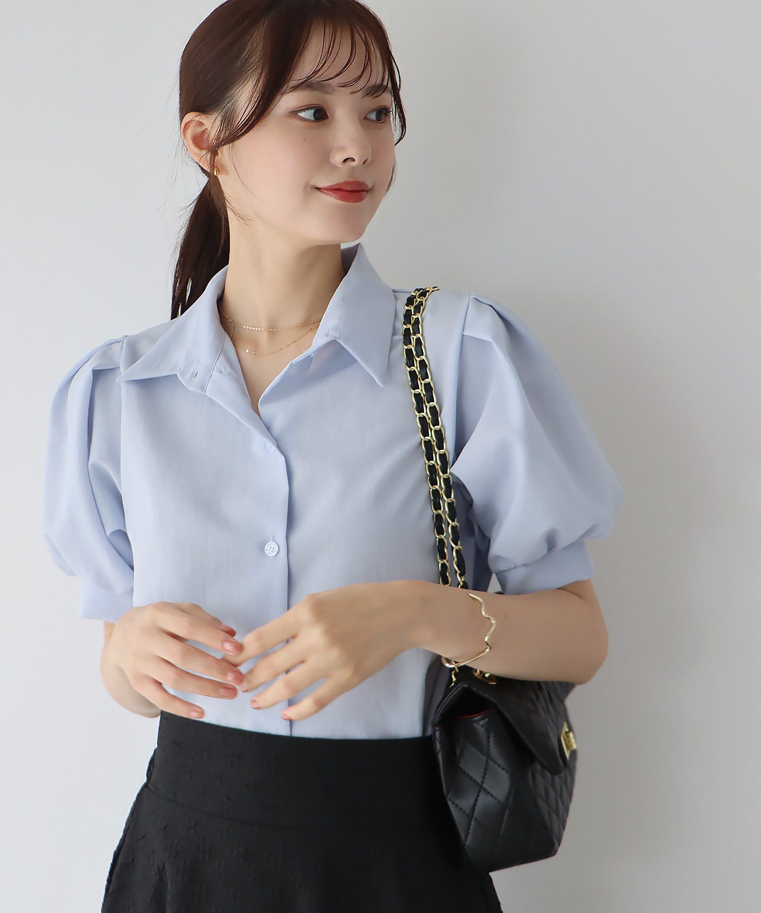 日本 BLUE EAST - 優雅百搭泡泡短袖襯衫-深藍