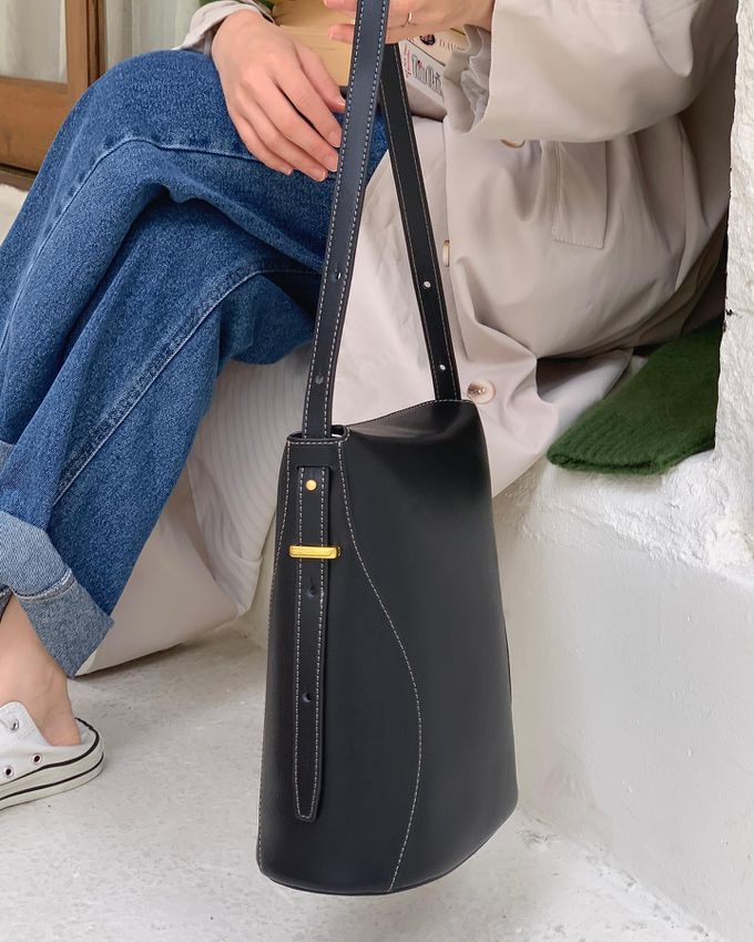 韓國lemego - 牛皮時尚簡約水桶包(Igeo)-黑色