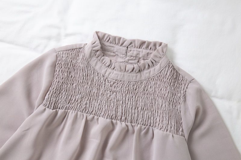 日本 BELLUNA - 純棉V領金釦點綴五分袖上衣-星塵粉