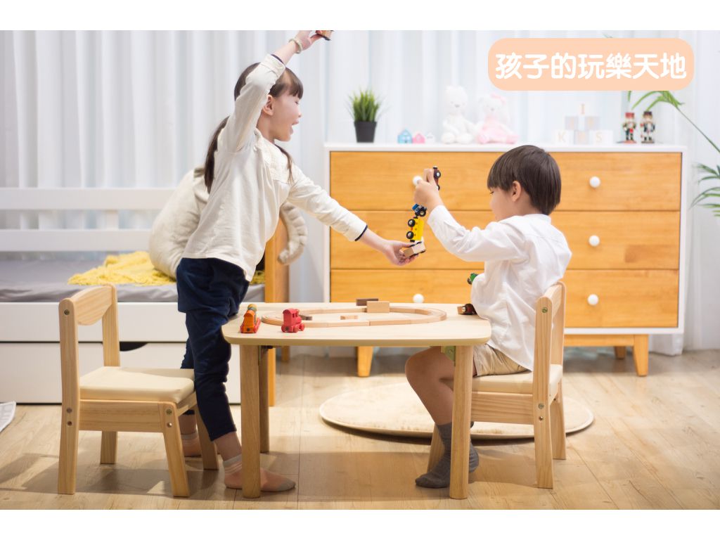 Man & Kids 寵小孩生活家居 - 方方正正遊戲桌椅組(一桌二椅）