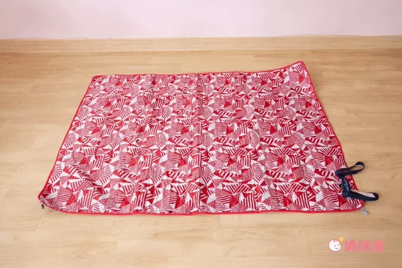 日本現代百貨 - 可機洗 撥水加工衍縫野餐墊(4-5人)-幾何三角-藍 (L(140x180cm))