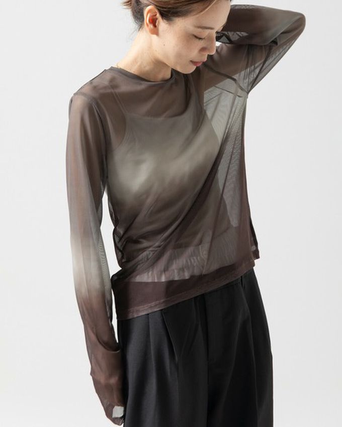 日本 gleam - 唯美漸層透膚圓領長袖上衣-水藍x草綠