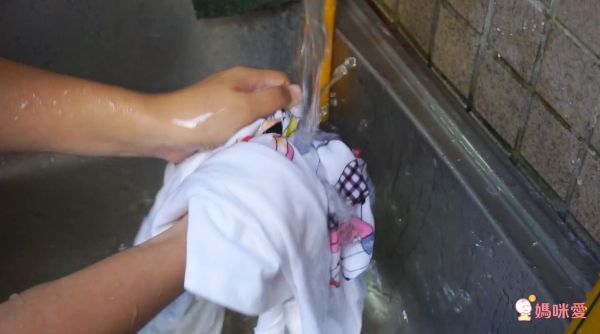 幫芭比製作獨一無二的裙子 ❤ 可重複製作～超好玩！