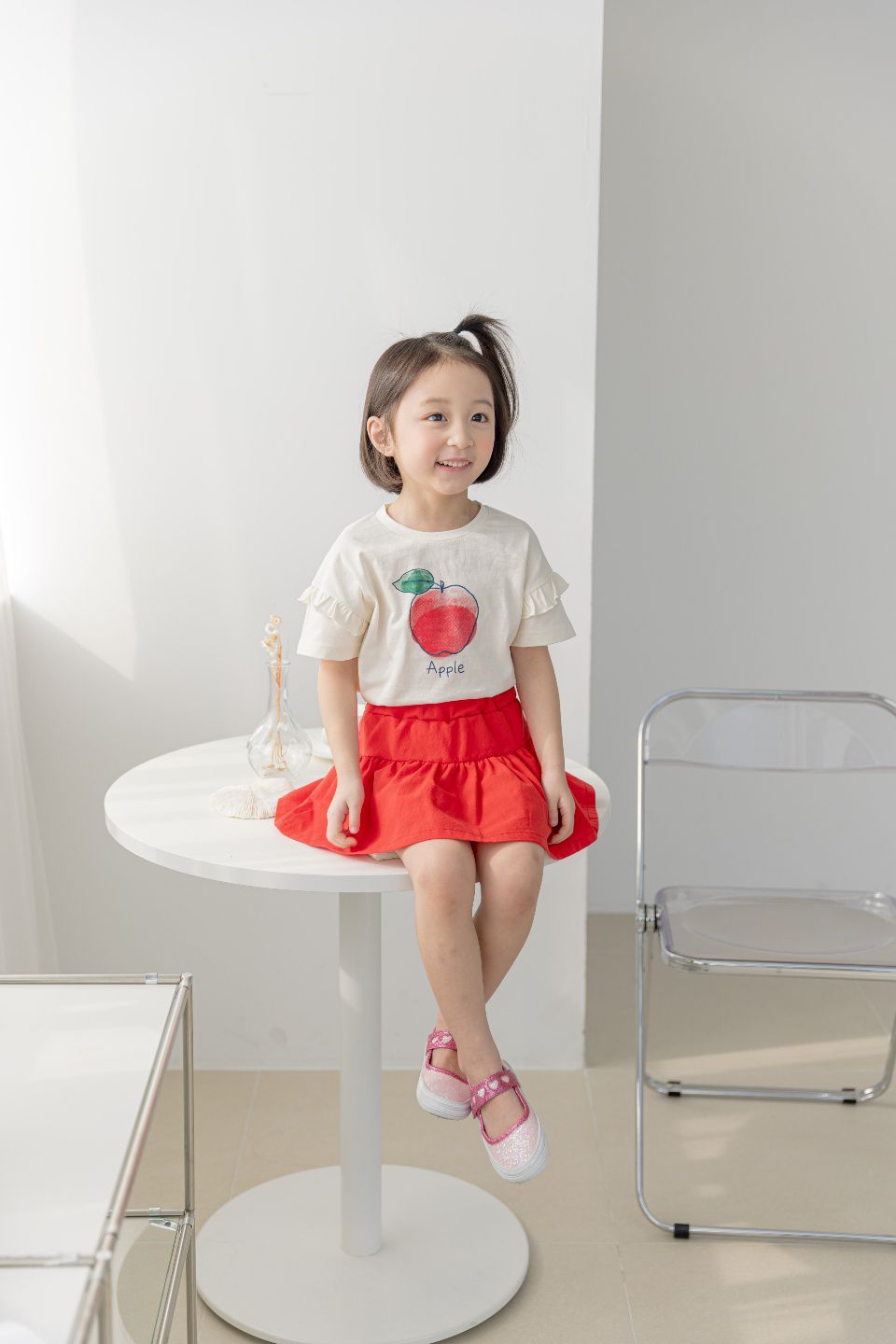 韓國 Orange Mom - 荷葉裝飾袖塗鴉蘋果T-淺黃