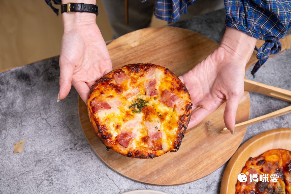 一週賣出一棟101高度！瑪莉屋口袋比薩 回烤5分鐘上桌！