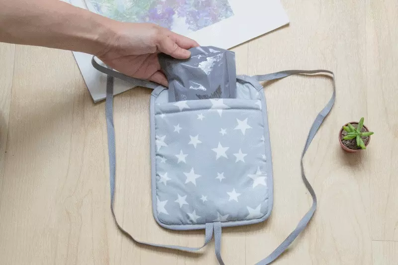 日本涼感雜貨 - 日本製 5way背巾/推車墊(附保冷劑/可當小背包)-黑白點點 (15.5x19.5cm)