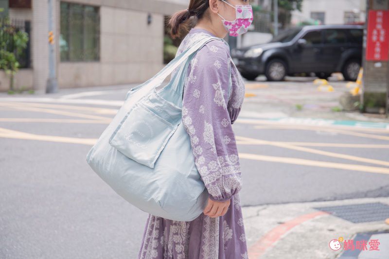 日本代購 - 超大容量保冷購物袋(可折疊收納)-英文線條-石英粉-24L/耐重15kg