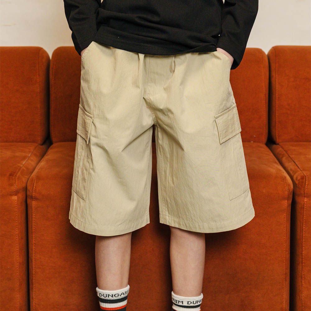 鬆緊腰側口袋工裝過膝褲-卡其