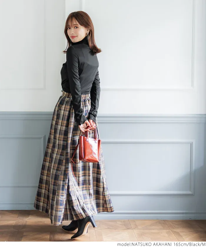 日本 COCA - 高領微透感長袖內搭/上衣-深藍