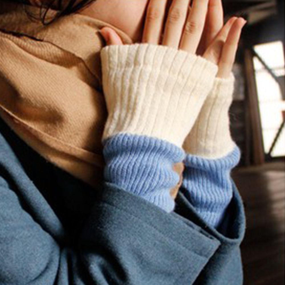 日本女裝代購 - 日本製 針織內裏絲綢 半截保暖手套-撞色-水藍X米 (Free)