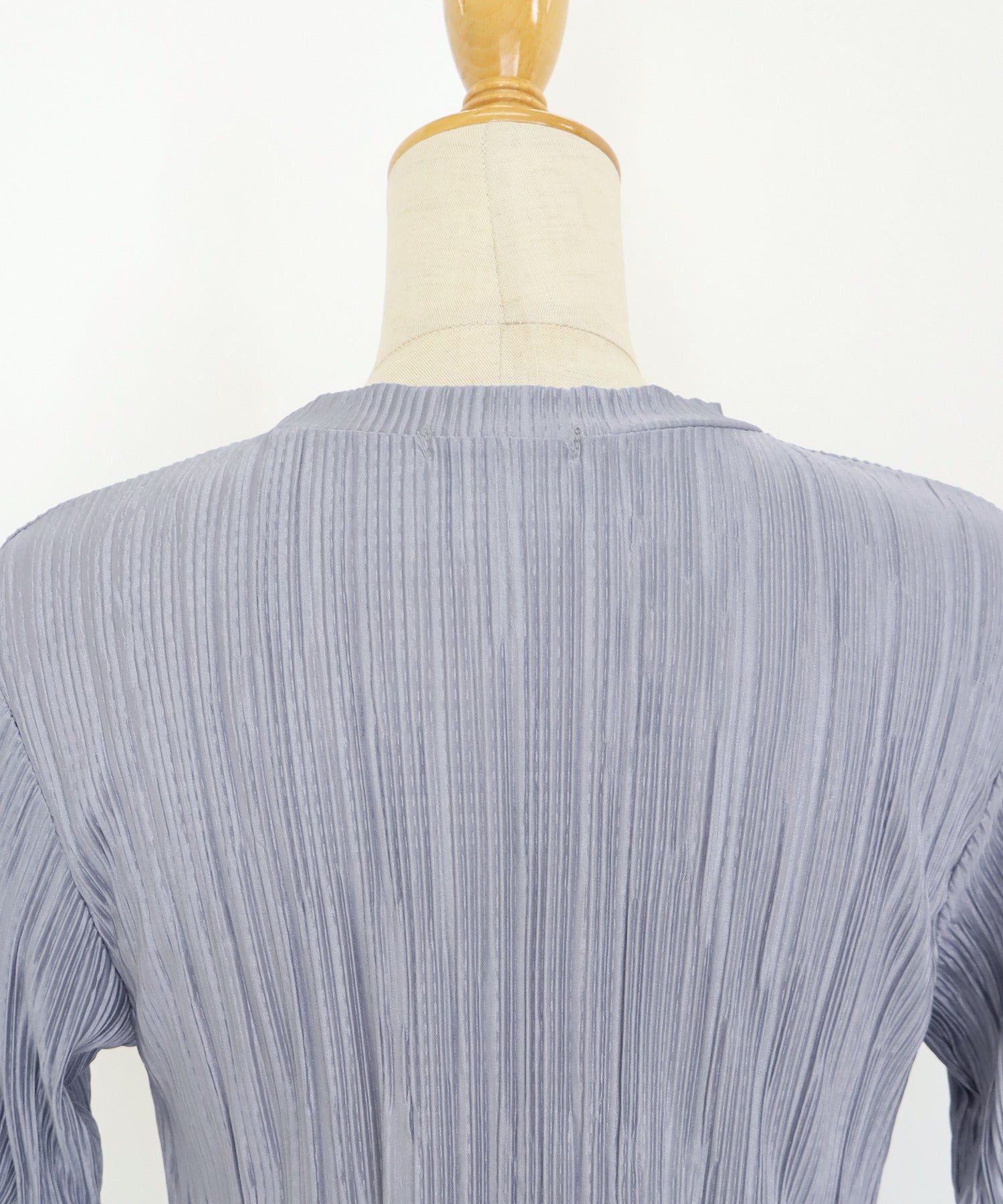 日本 BLUE EAST - 圓領貝殼紋光澤短袖上衣-卡其