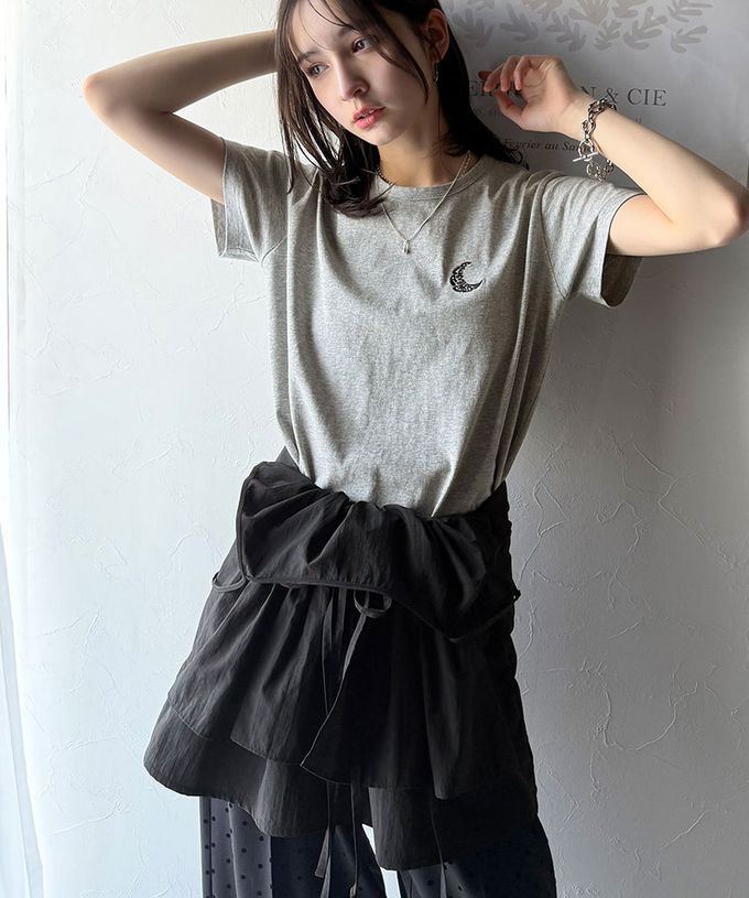 日本 Classical Elf - 俏麗荷葉細肩帶+月亮短袖T恤(2件組)-灰