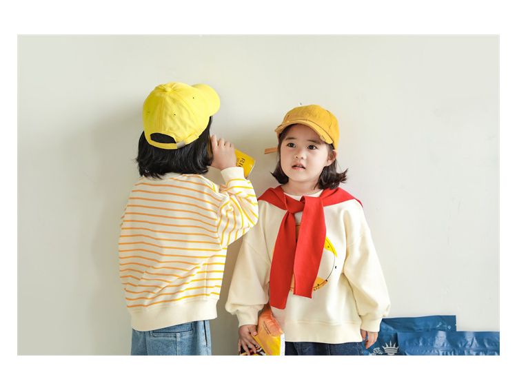 休閒印花圓領長袖上衣-塗鴉插畫-杏色