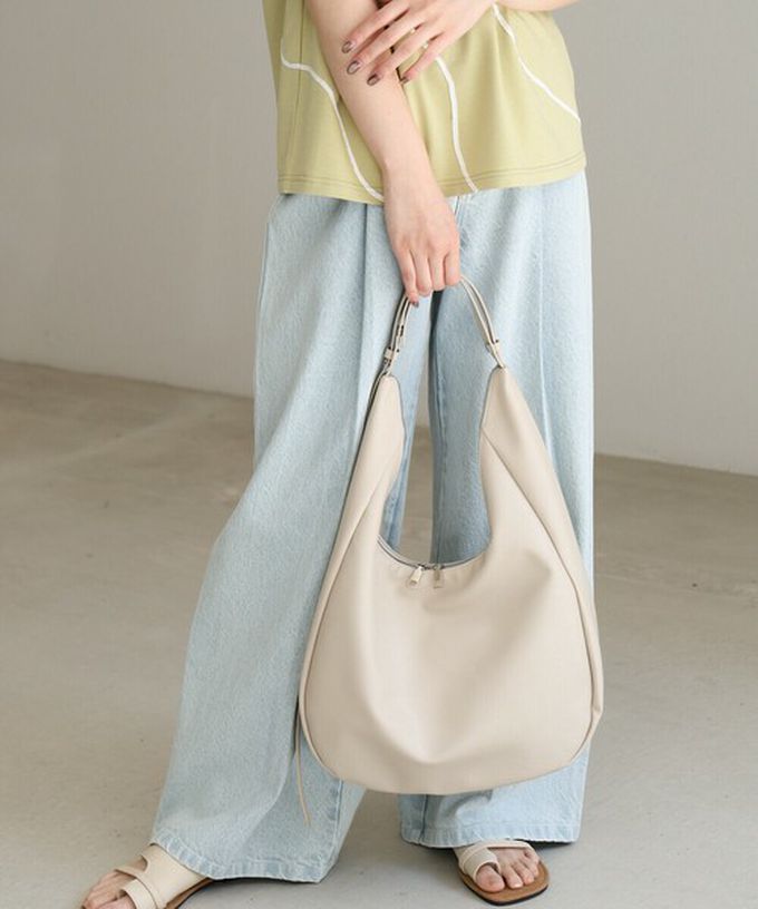 日本 Bab - 俐落雙拉鍊彎月形質感肩背包-米白