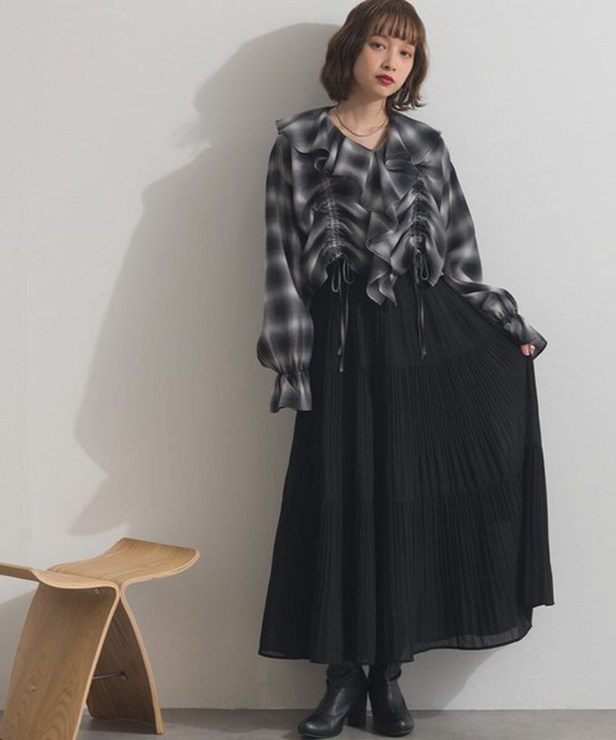 日本 ELENCARE DUE - 飄逸荷葉領浪漫抽繩長袖上衣-淺灰綠