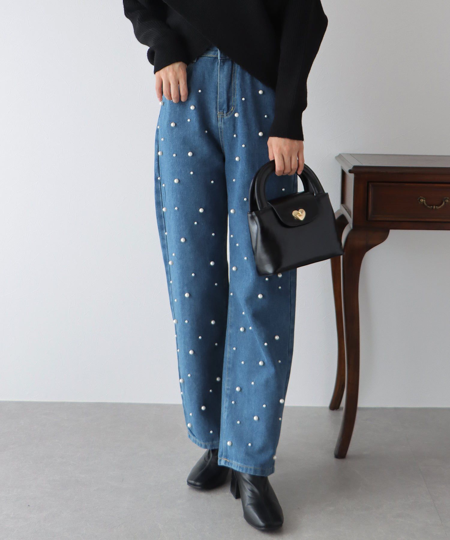 日本 BLUE EAST - 熱銷款 時尚珍珠點綴牛仔褲-A款-靛藍