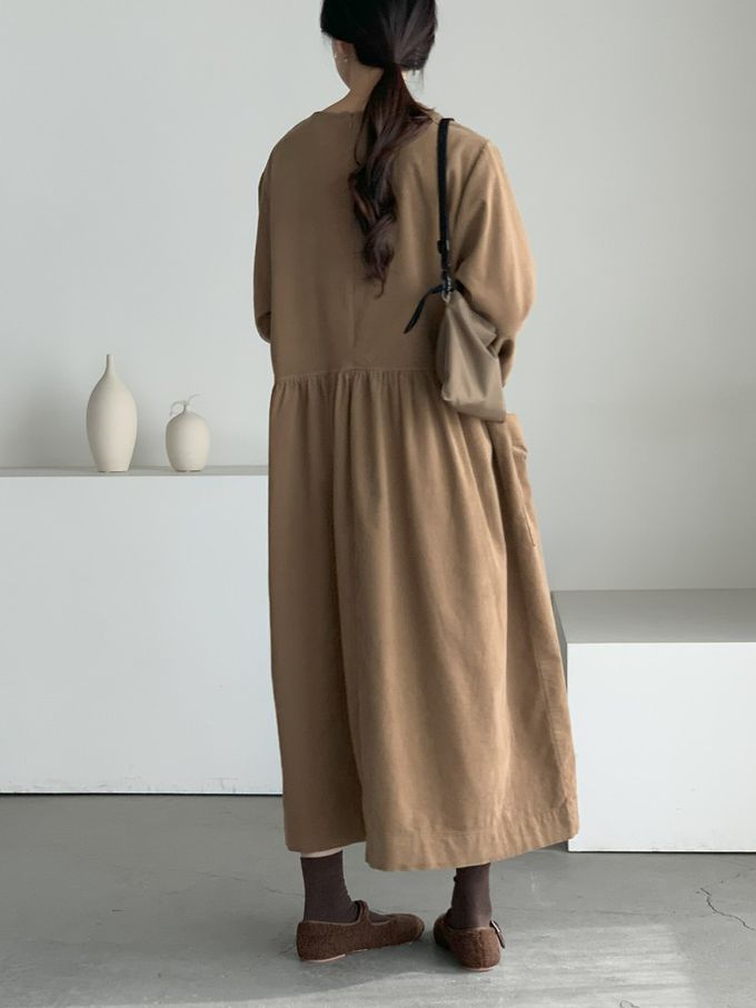 韓國女裝連線 - 極簡大口袋燈芯絨連身洋裝-焦糖棕 (FREE)