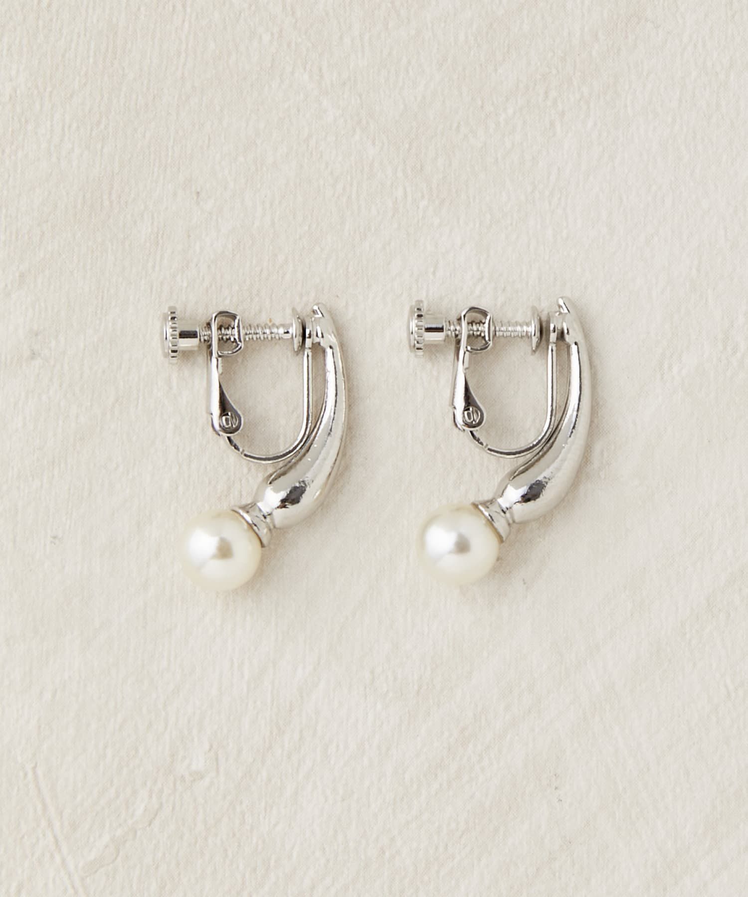 日本 Lattice - 流線珍珠金屬夾式耳環-銀