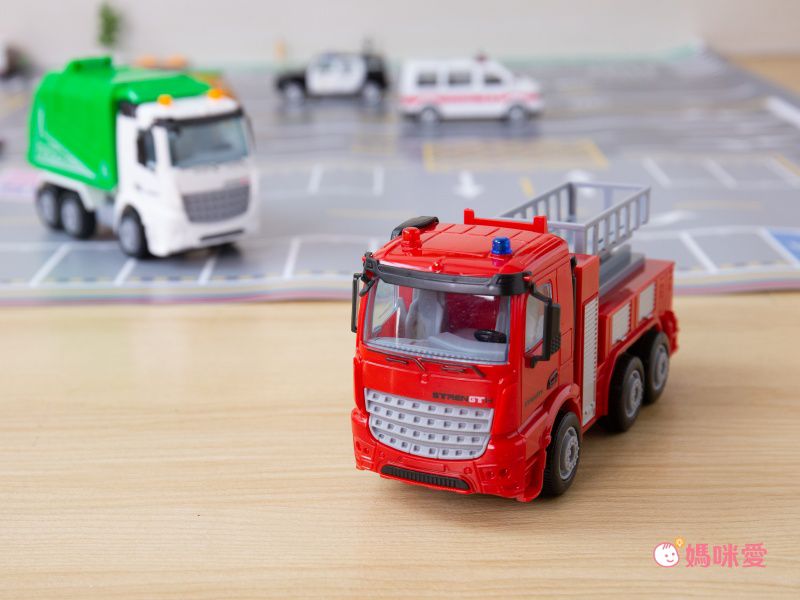 樂彩森林 - 【超值獨家優惠】1:40磨輪車系列-環保垃圾車 + 1:40磨輪車系列-消防升降車