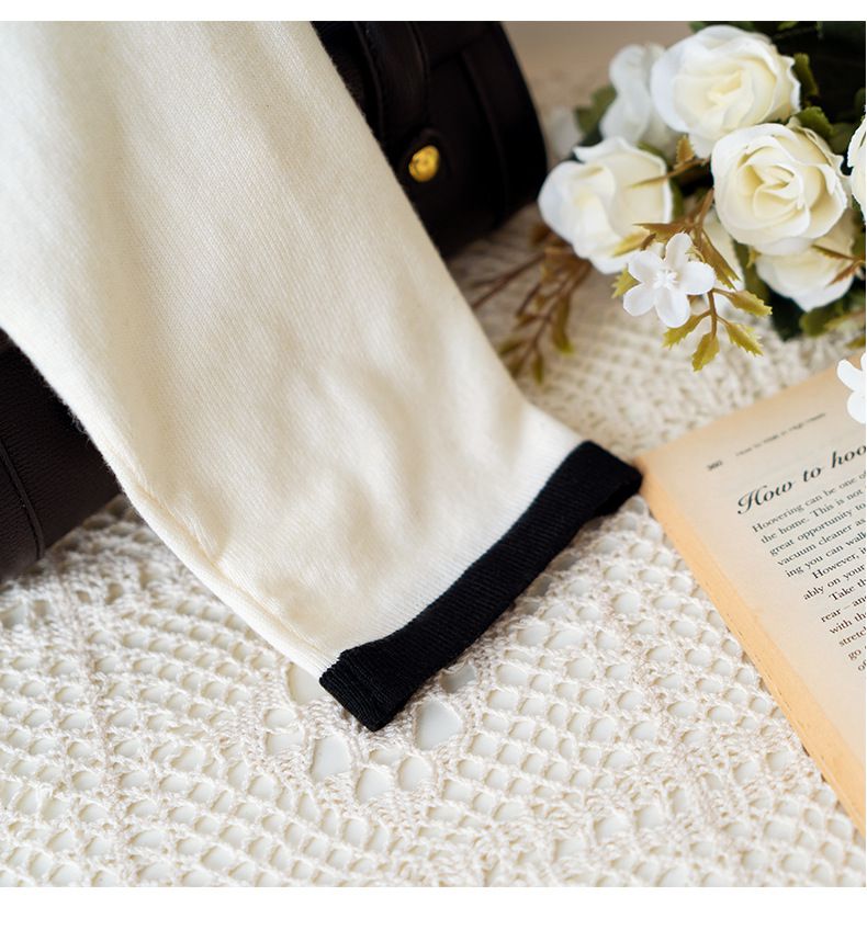 撞色設計感針織上衣-米白色