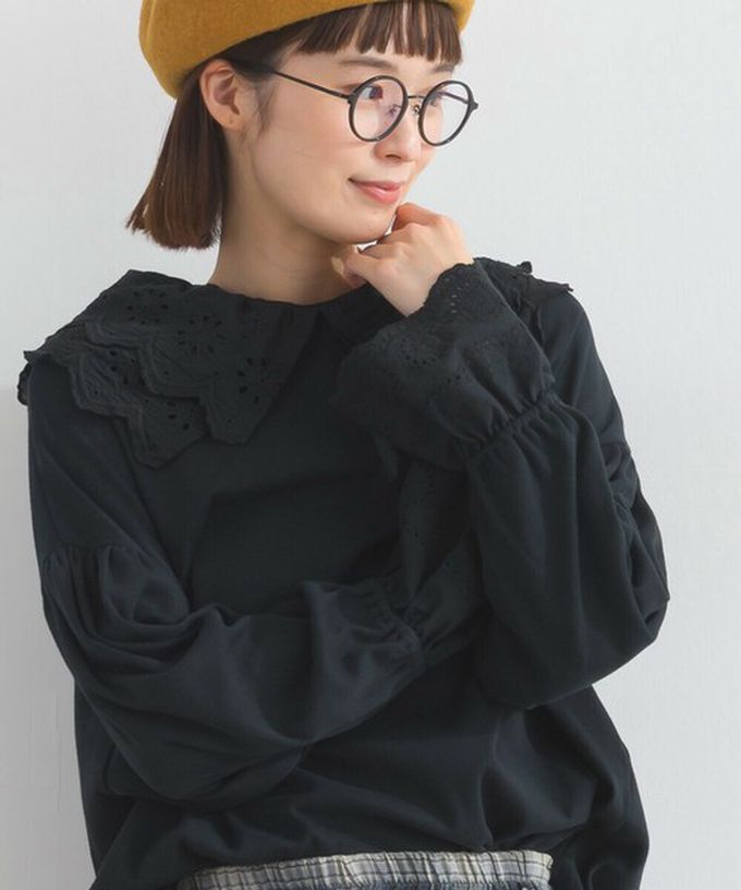 日本 Lupilien - 精緻蕾絲領落肩喇叭袖上衣-海軍藍條紋