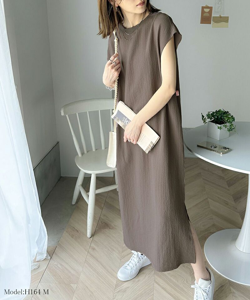 日本 Classical Elf - 極簡圓領修身無袖洋裝-黑