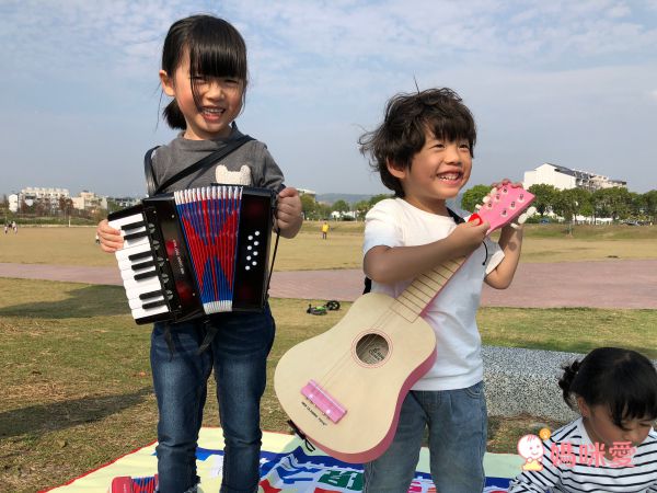 荷蘭 New Classic Toys - 幼兒鍵盤式手風琴玩具