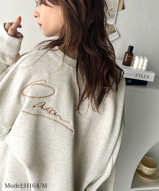 日本 Classical Elf - 背後率性logo刺繡裏起毛落肩上衣-白色字-灰米