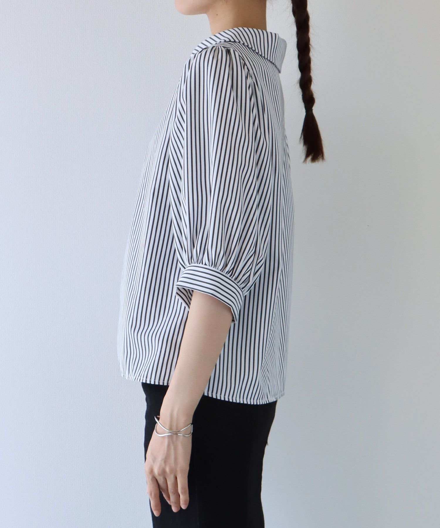 日本 BLUE EAST - 百搭翻領澎澎袖襯衫-直條紋-水藍